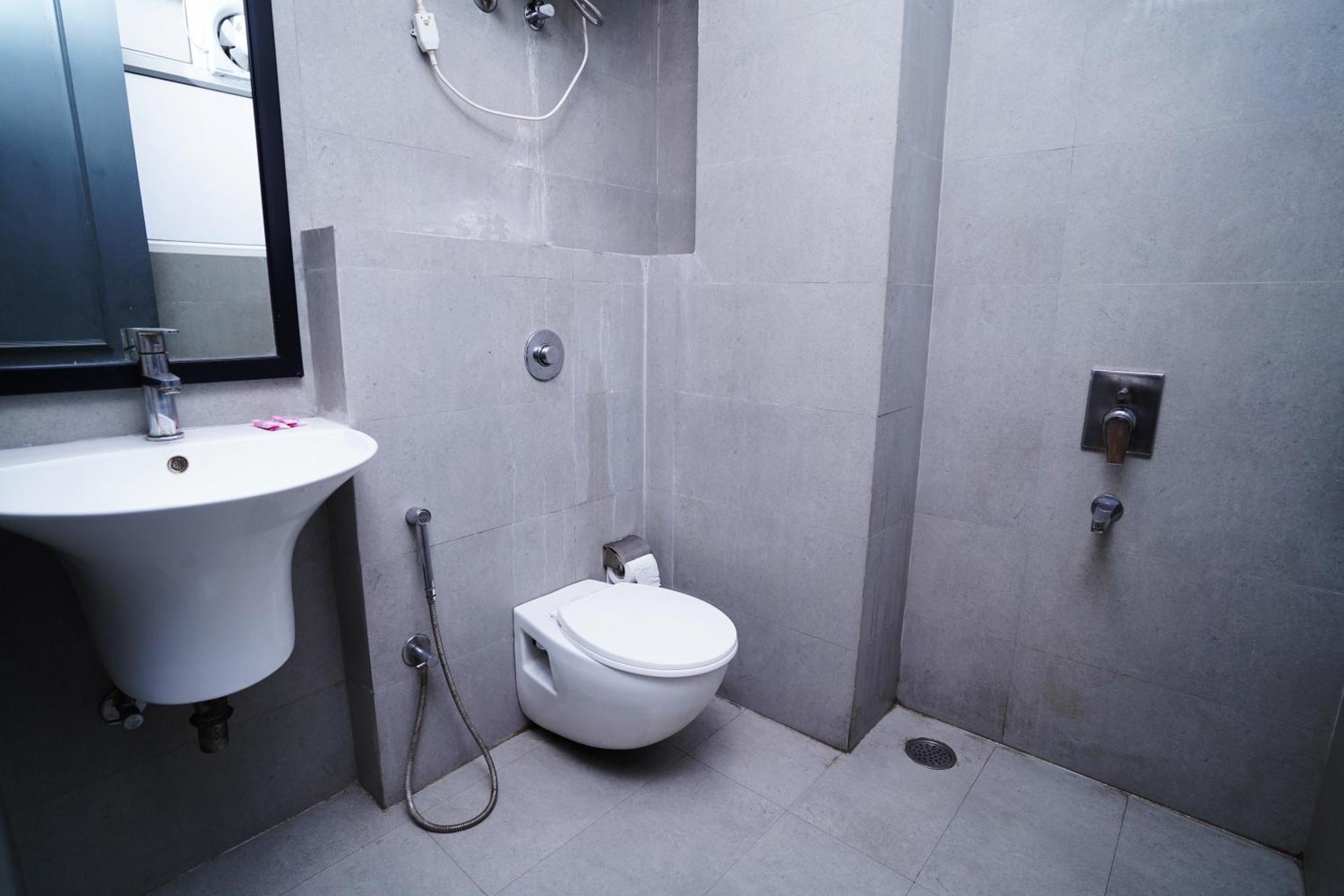 Hotel Mira Residency- Outer Ring Road, Paschim Vihar Delhi  Exterior photo