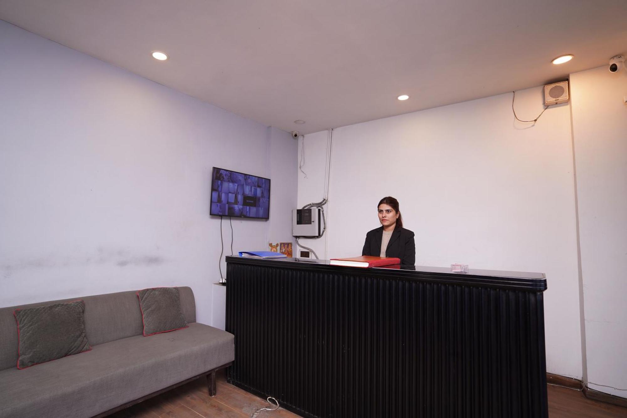 Hotel Mira Residency- Outer Ring Road, Paschim Vihar Delhi  Exterior photo