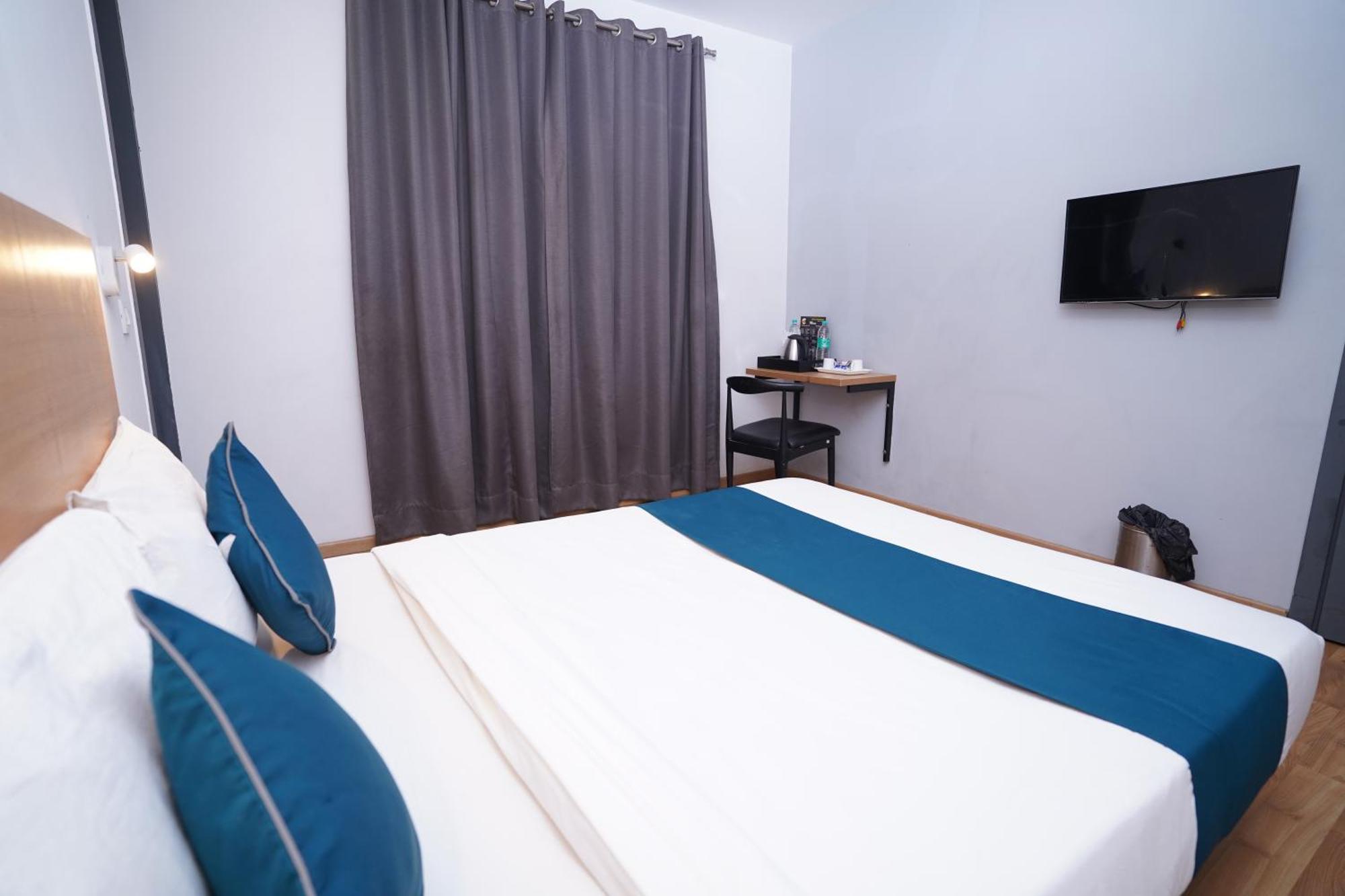 Hotel Mira Residency- Outer Ring Road, Paschim Vihar Delhi  Exterior photo