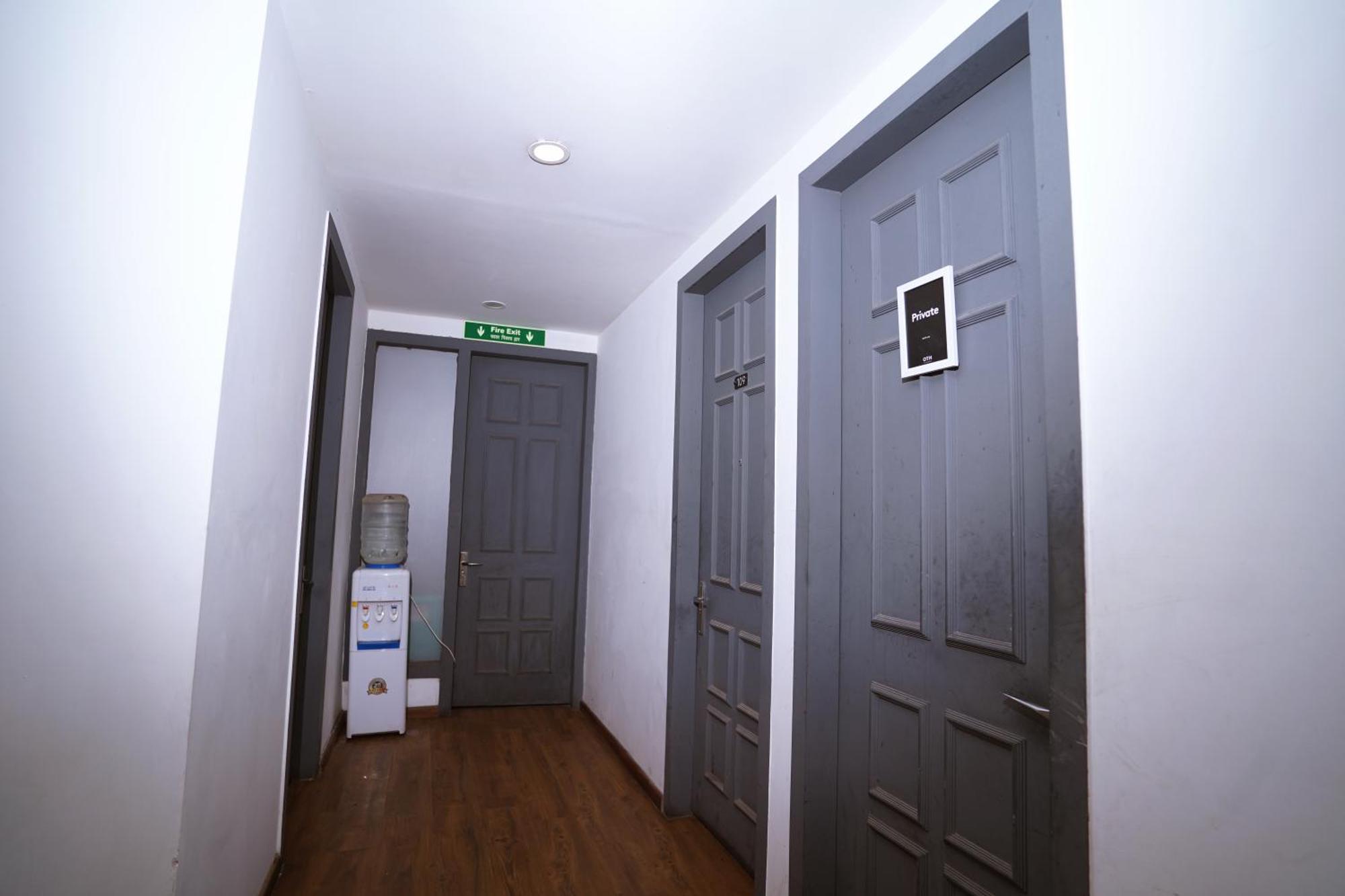 Hotel Mira Residency- Outer Ring Road, Paschim Vihar Delhi  Exterior photo