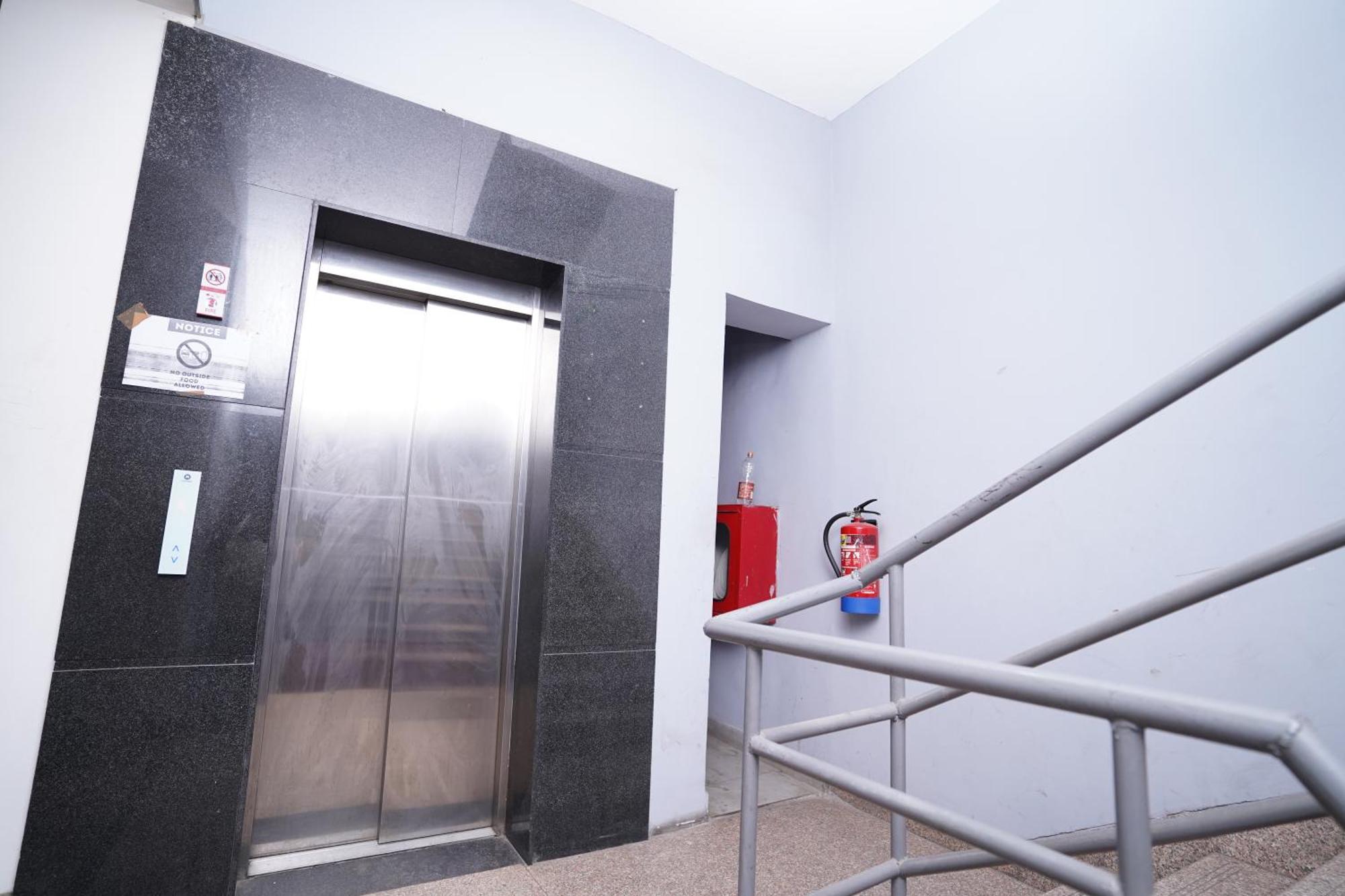Hotel Mira Residency- Outer Ring Road, Paschim Vihar Delhi  Exterior photo