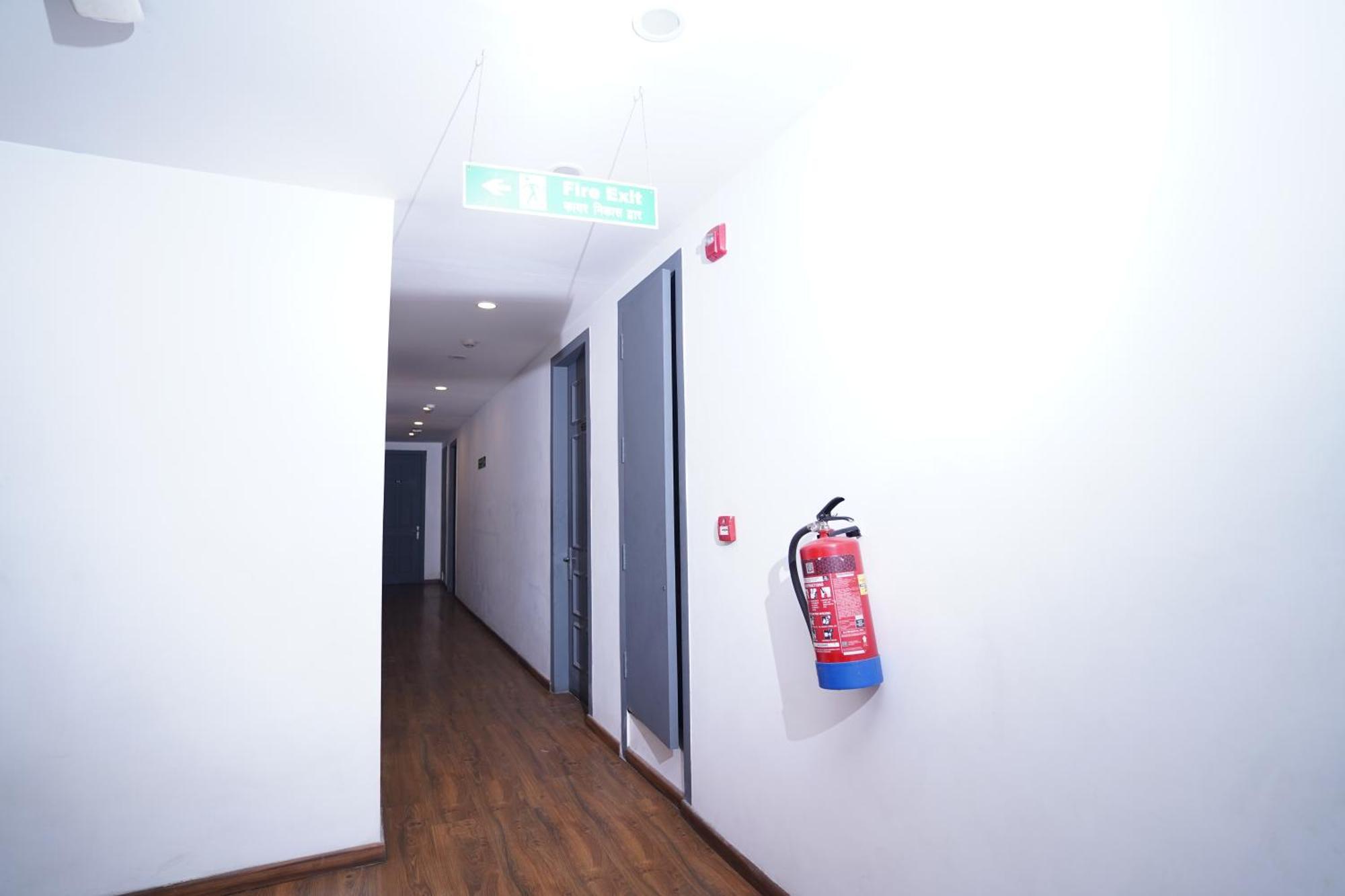 Hotel Mira Residency- Outer Ring Road, Paschim Vihar Delhi  Exterior photo